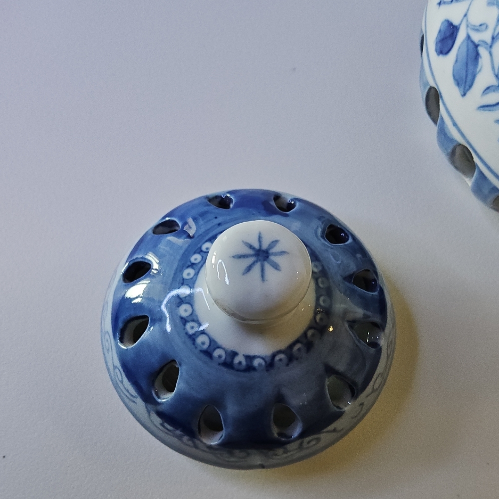 Blue and White Ceramic Decorative Potpourri Or Candle Holder Jar - Picture 5 of 6